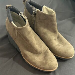 Dr. Scholl's Taupe Suede Ankle Boots